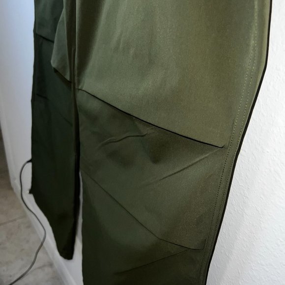 I DUN, OLIVE GREEN PARACHUTE PANTS WITH DRAWSTRING WAIST AND ANKLES SIZE LARGE - Picture 3 of 9